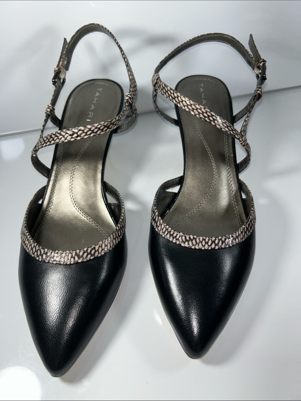 NWOT Genuine Leather pointed Toe Heel Pump Coordinating Buckle Strap